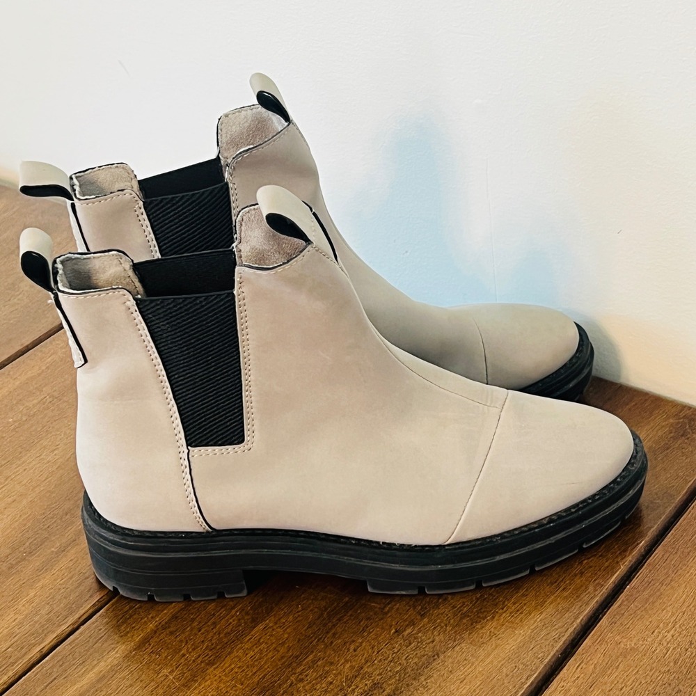 TOMS Mallow Chelsea Boots Grey Nubuck Leather Lug Sole Ankle 10018634 Womens 8.5